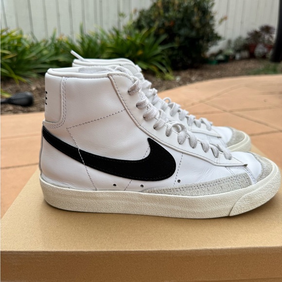 Nike Blazers in black and white - Picture 6 of 10